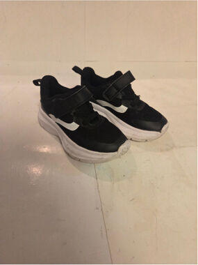 Unbranded Kids Sneakers Size 7 Black and White